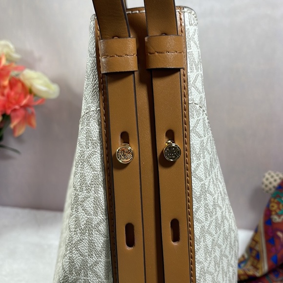 MICHAEL KORS  “Bowery” Hobo - NWT - Picture 5 of 11